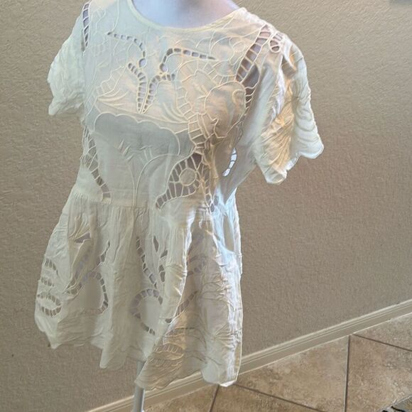 Guadalupe Size M Chloe Embroidered Peplum Blouse Off White Coastal Feminine NWT - Picture 5 of 13